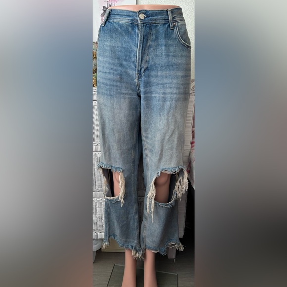 We The Free 100% cotton Boyfriend Destructed jeans in blue wash Size 29 - Picture 1 of 12